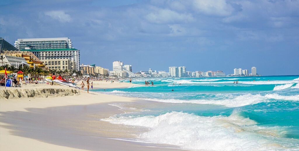 activities for vacationers in cancun beaches