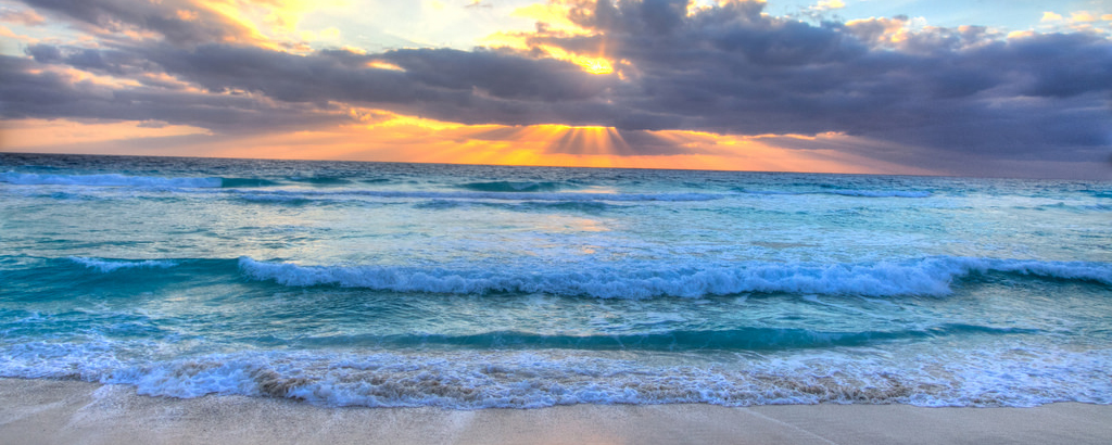 HDR picture of the caribbean sea of cancun